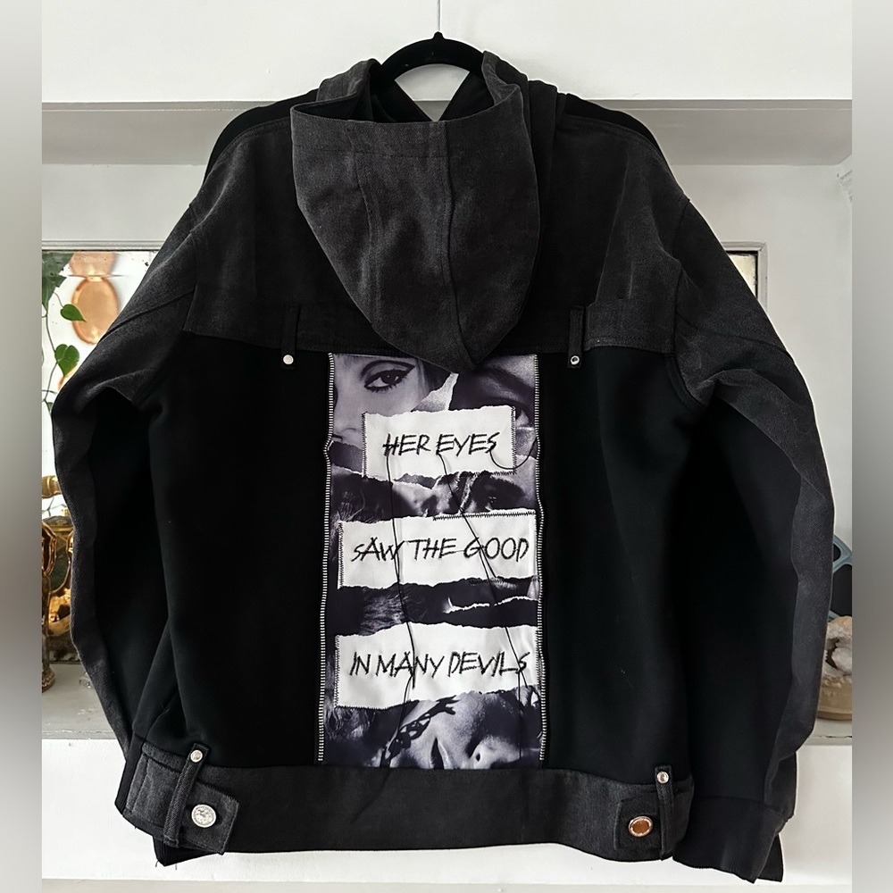 Maniere de Voir MDV Hoodie with Graphic